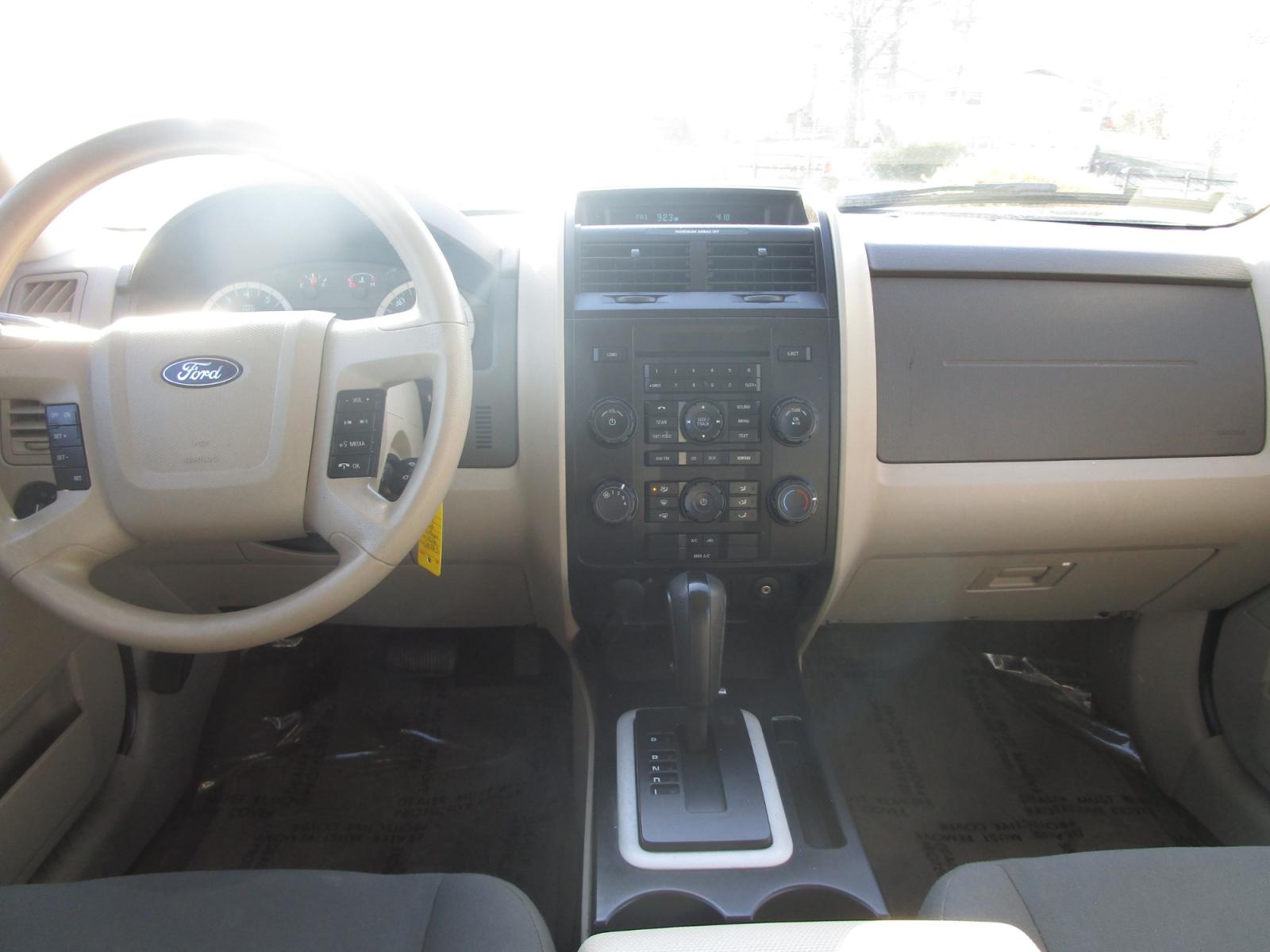 2012 WHITE Ford Escape XLS FWD (1FMCU0C7XCK) with an 2.5L L4 DOHC 16V engine, located at 1814 Albert Pike Road, Hot Springs, AR, 71913, (501) 623-1717, 34.494228, -93.094070 - Photo #5